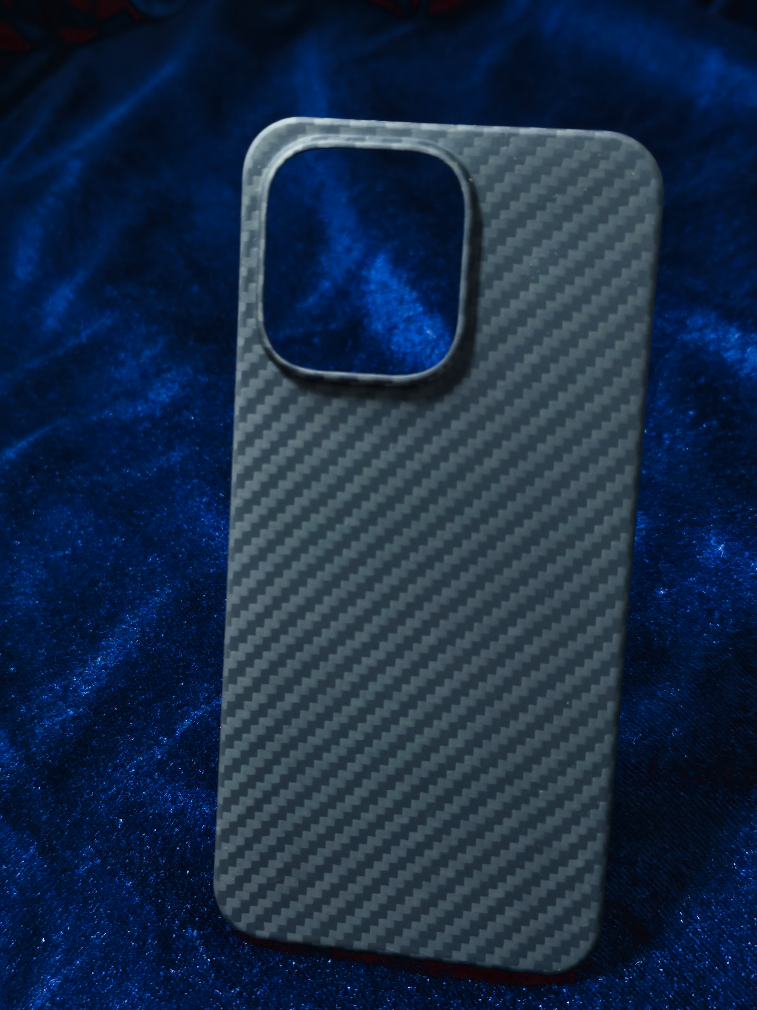 Карбоновый чехол для iPhone 17 Pro Max 600D