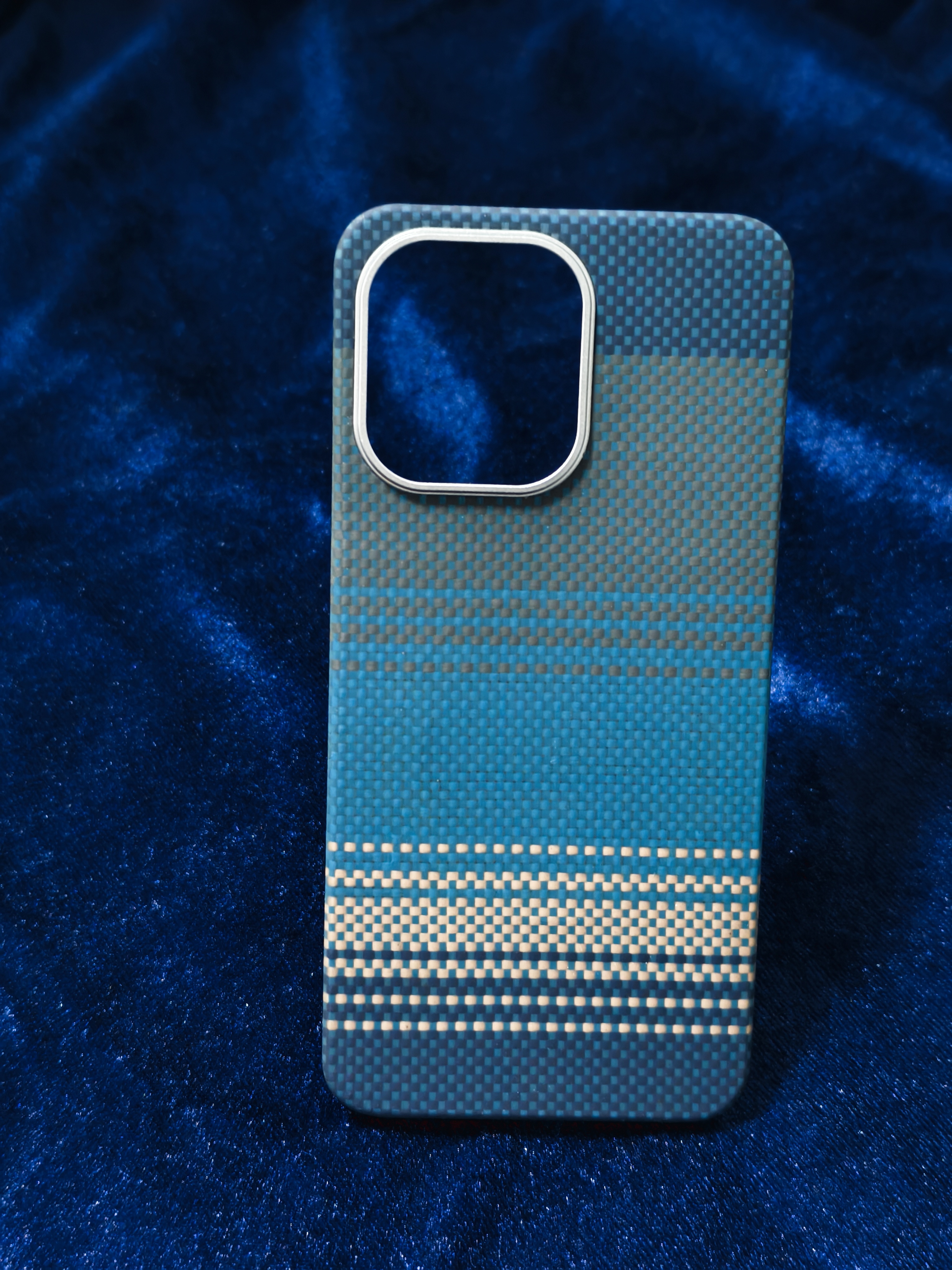 Карбоновый чехол для iPhone 17 Pro Max 600D