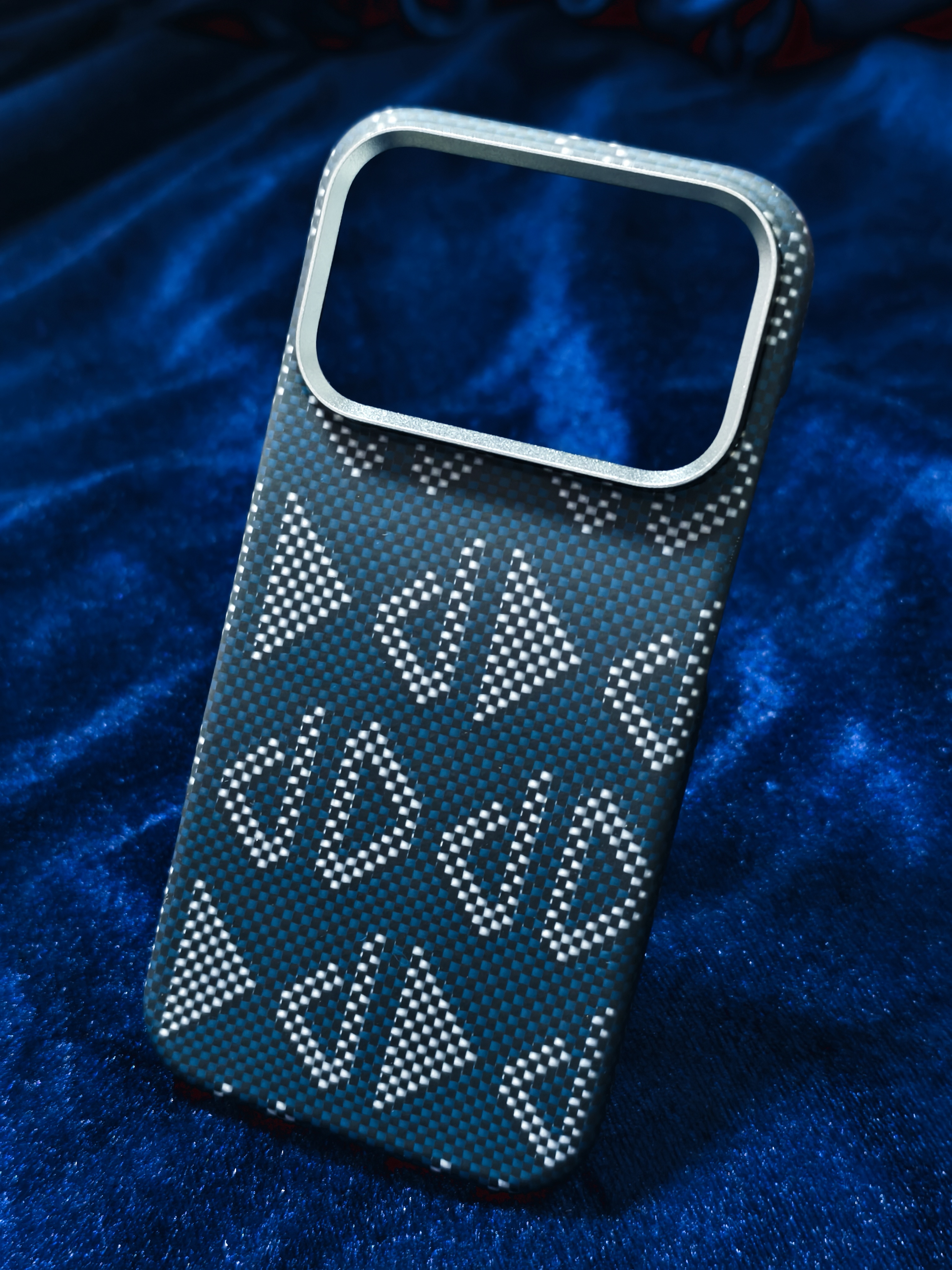 Карбоновый чехол для iPhone 17 Magsafe Figures