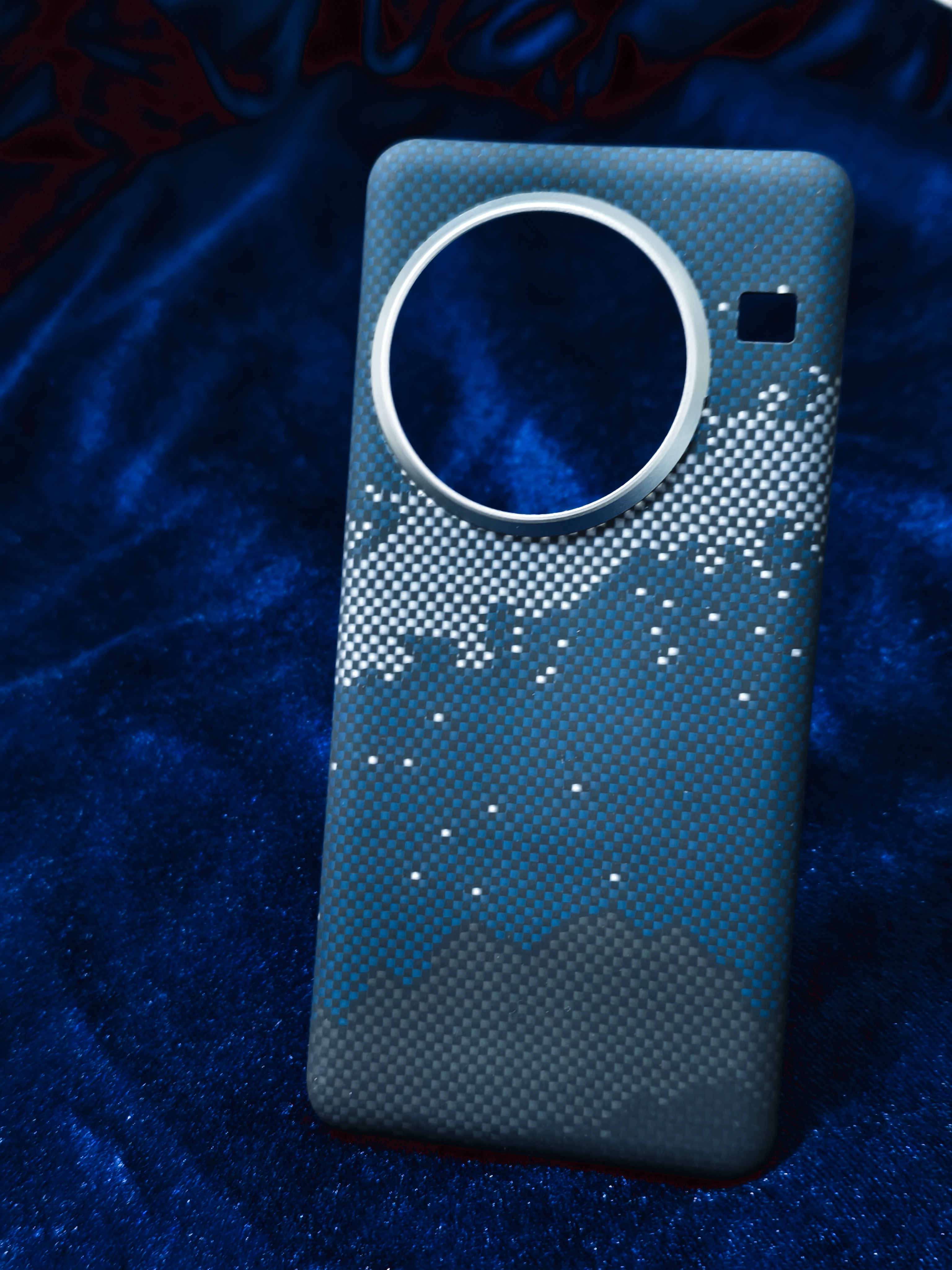 Карбоновый чехол для iPhone 17 Pro Max Blue